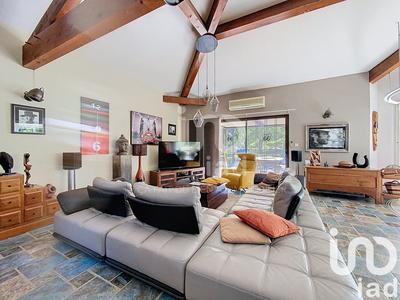 Maison - 242 m² - 9 pièces