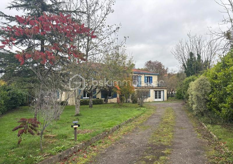 Maison - 240 m² - 9 pièces