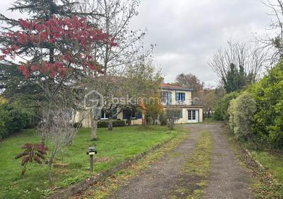 Maison - 240 m² - 9 pièces