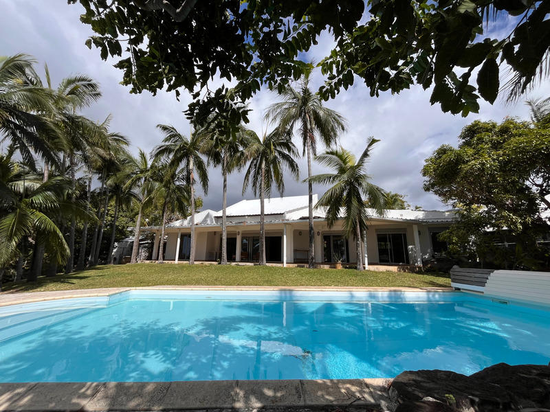 Maison - 300 m² - 9 pièces