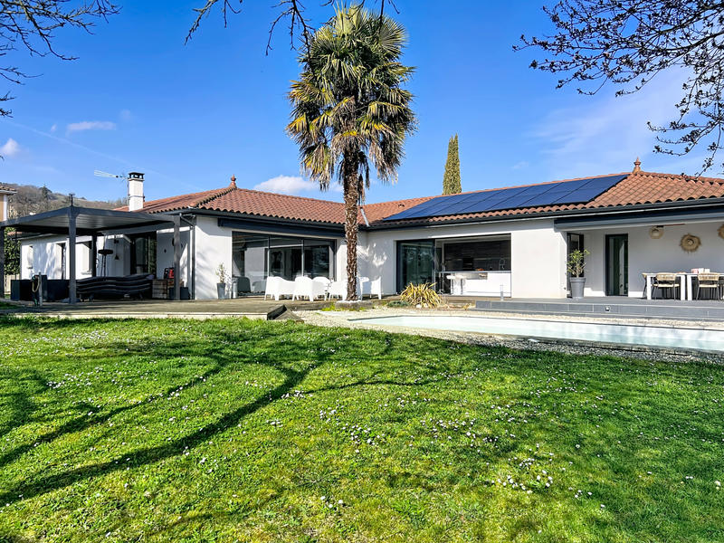 Maison - 222 m² - 6 pièces