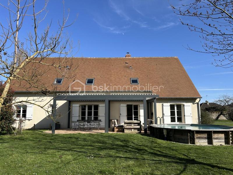 Propriété - 223 m² - 9 pièces