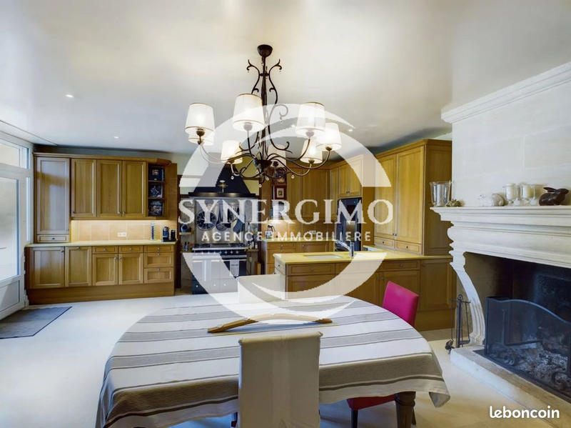 Propriété - 550 m² - 16 pièces