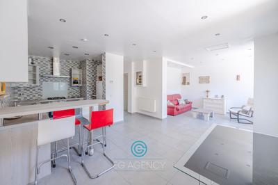 Appartement - 97 m² - 4 pièces