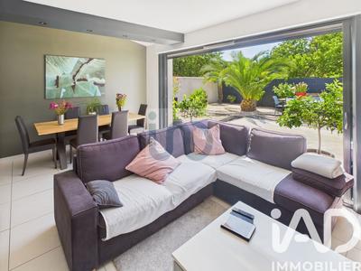 Maison - 223 m² - 9 pièces