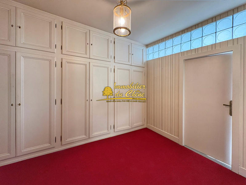 Maison - 206 m² - 9 pièces