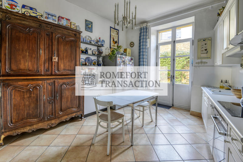 Maison - 214 m² - 10 pièces