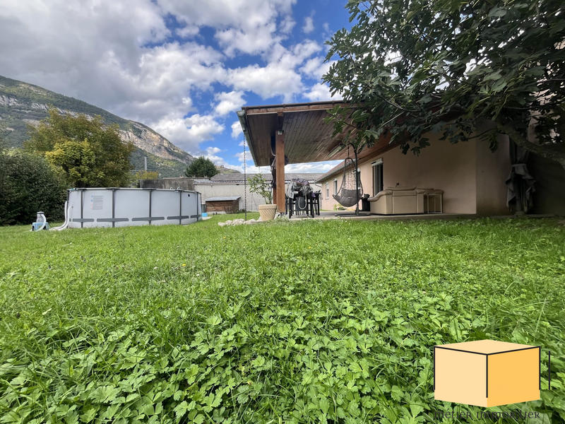 Villa - 100 m² - 5 pièces