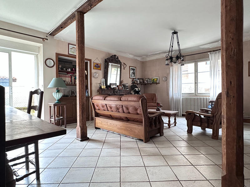 Maison - 233 m² - 8 pièces