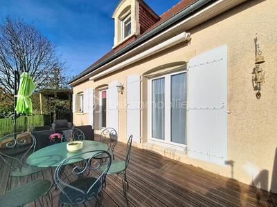 Maison traditionnelle - 125 m² - 6 pièces