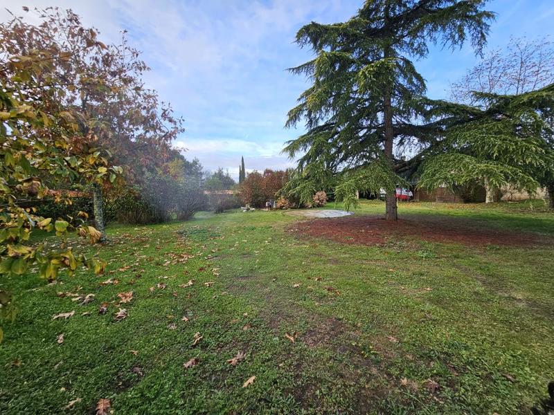 Terrain constructible - 800 m²