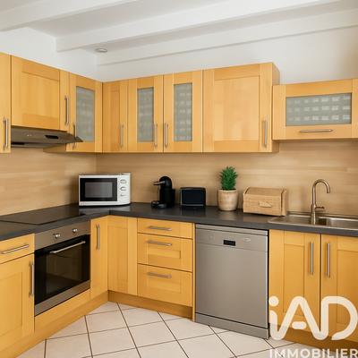 Maison - 216 m² - 8 pièces