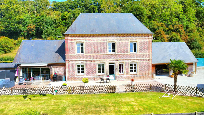 Maison - 213 m² - 8 pièces