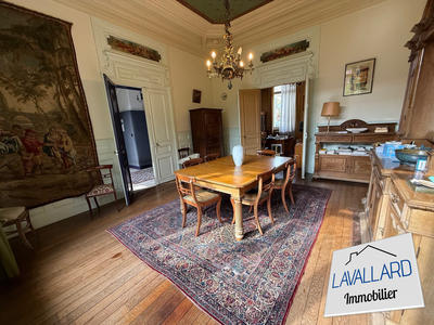 Maison - 290 m² - 8 pièces