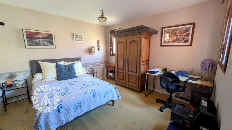 Villa - 212 m² - 8 pièces