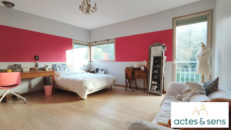 Maison - 215 m² - 10 pièces