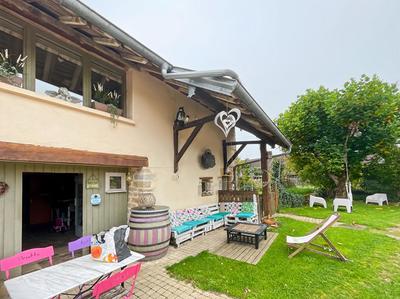 Maison - 362 m² - 12 pièces