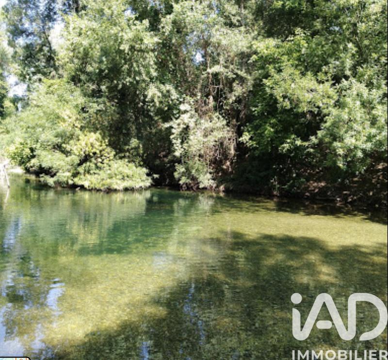 Maison - 817 m² - 5 pièces