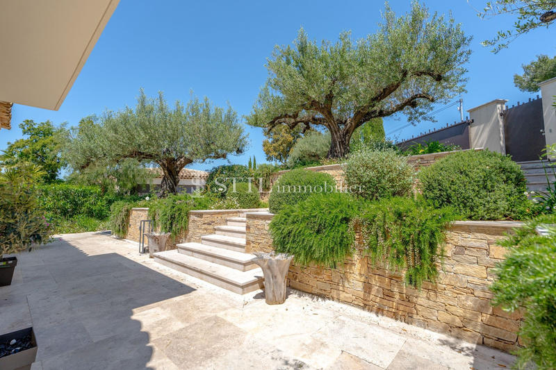 Villa - 220 m² - 8 pièces