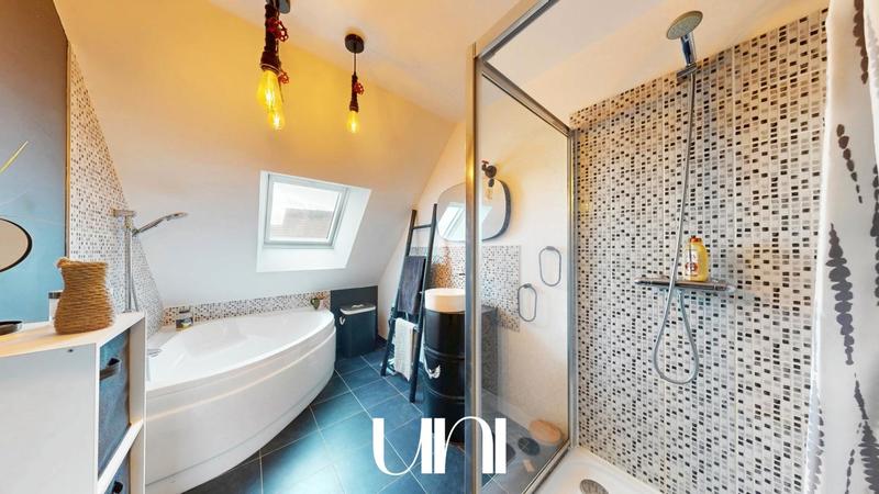 Maison - 220 m² - 10 pièces