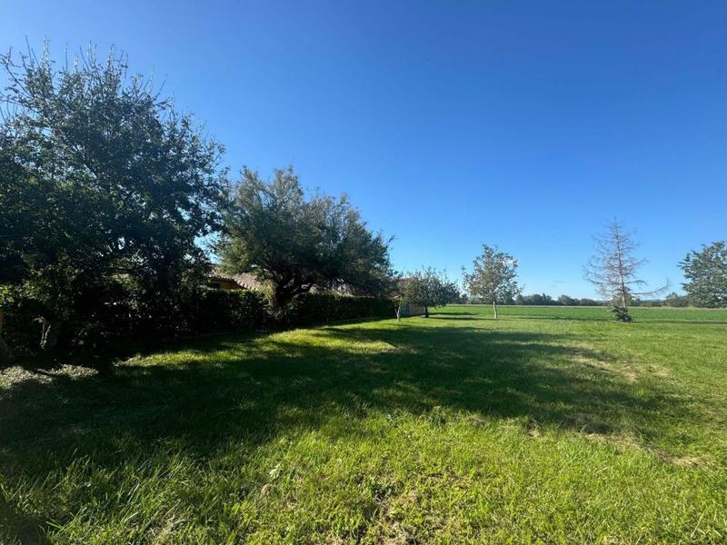 Terrain constructible - 1 200 m²