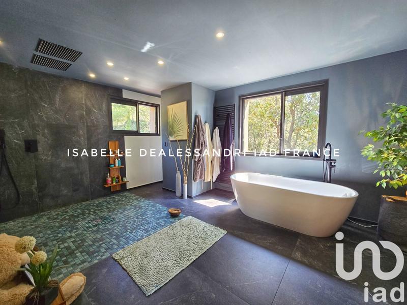 Maison - 340 m² - 10 pièces