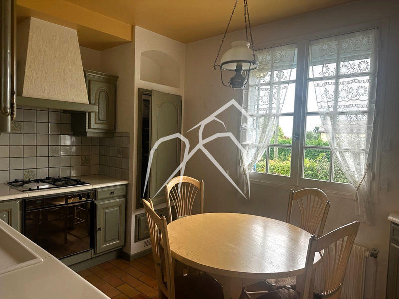 Maison - 300 m² - 9 pièces