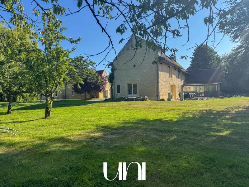 Maison - 500 m² - 13 pièces