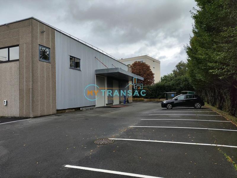 Entrepôt - 2 899 m²