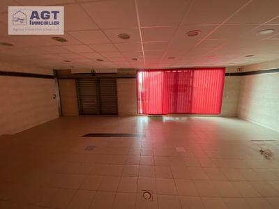 Local commercial - 137 m² - 4 pièces