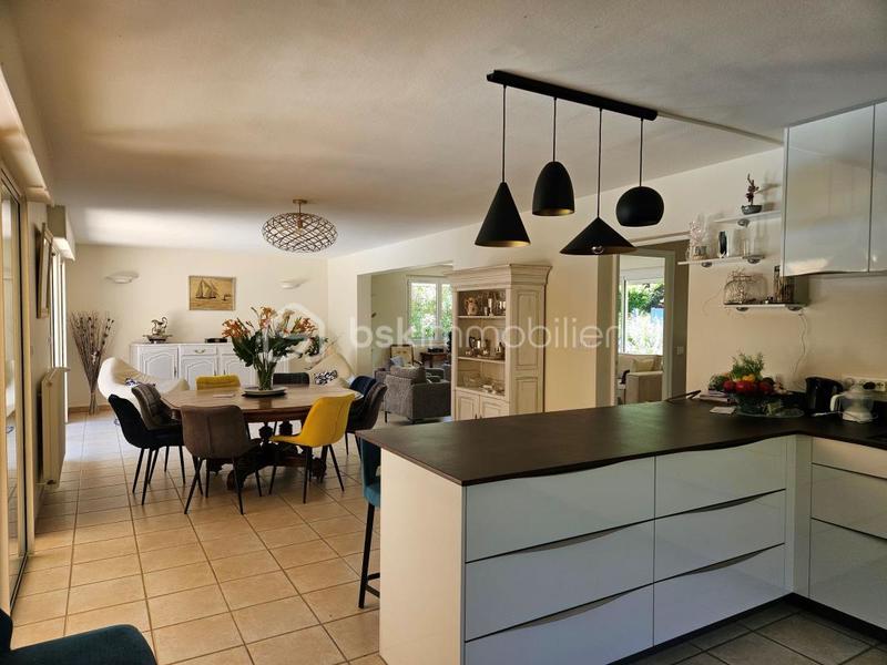 Maison traditionnelle - 244 m² - 5 pièces