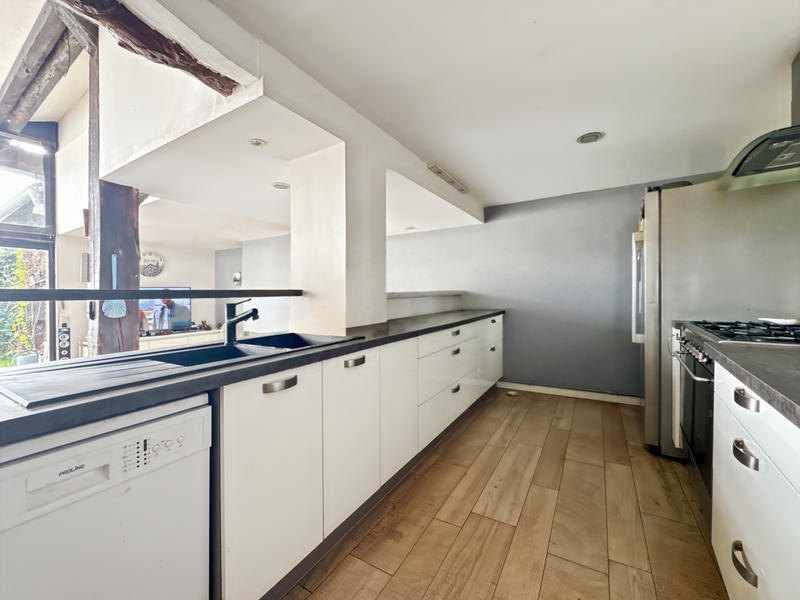 Maison - 239 m² - 11 pièces