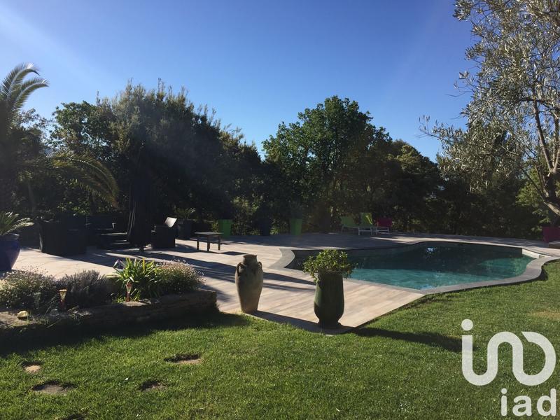 Maison - 220 m² - 7 pièces