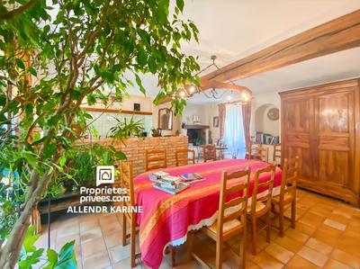 Maison - 220 m² - 11 pièces