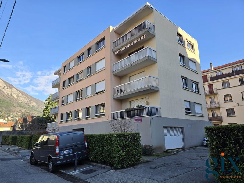 Appartement - 77 m² - 3 pièces