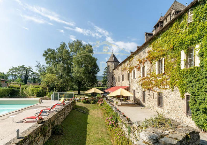 Château - 2 882 m² - 40 pièces