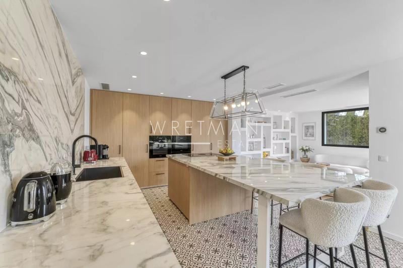 Villa - 222 m² - 6 pièces