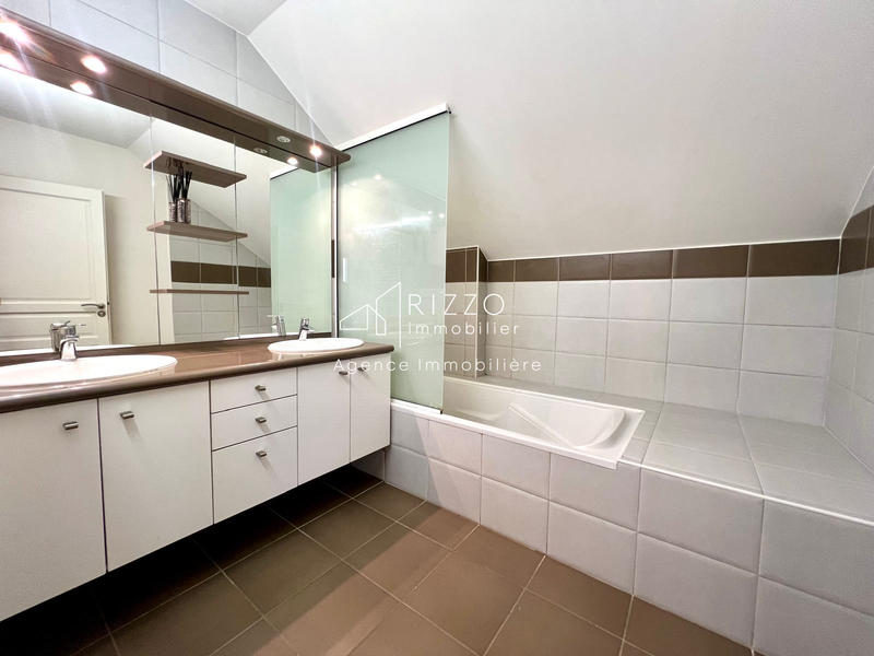 Maison - 144 m² - 5 pièces