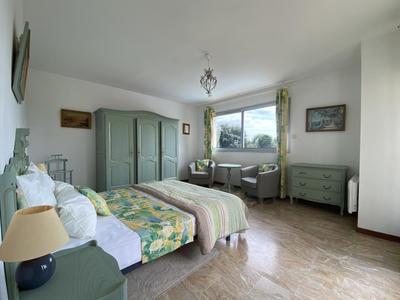 Maison - 213 m² - 9 pièces