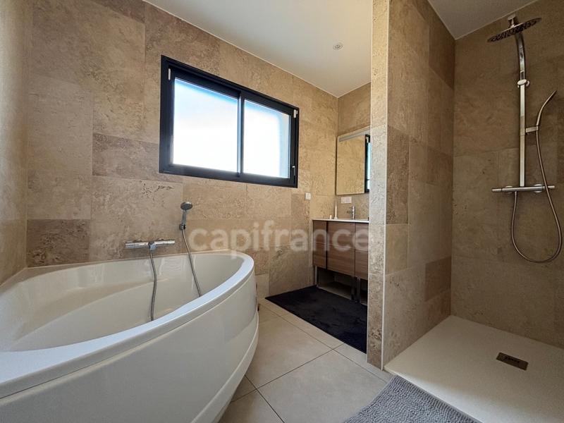 Maison - 120 m² - 4 pièces