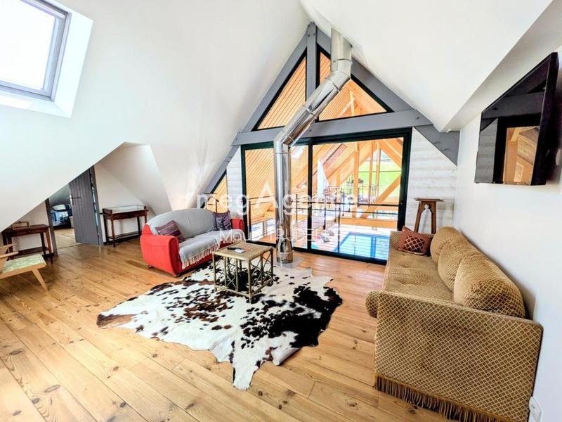 Maison - 458 m² - 11 pièces