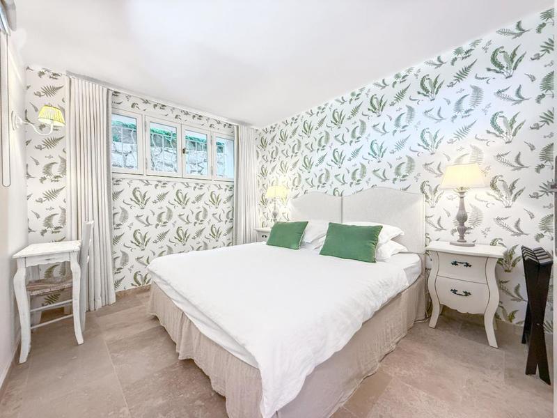 Maison - 250 m² - 6 pièces