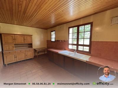 Maison - 230 m² - 9 pièces