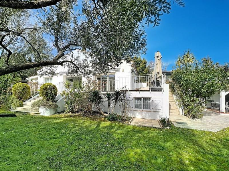 Maison - 224 m² - 8 pièces