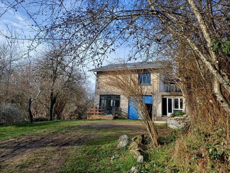 Maison - 168 m² - 9 pièces