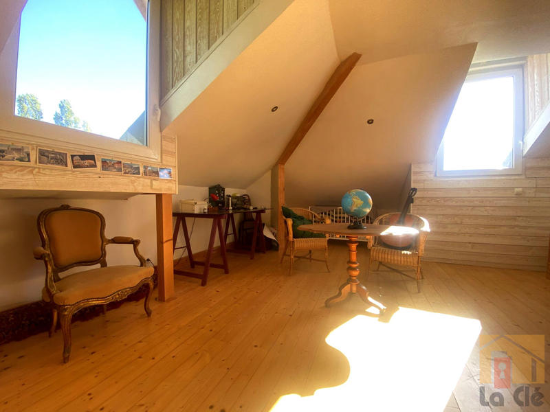 Maison - 270 m² - 9 pièces