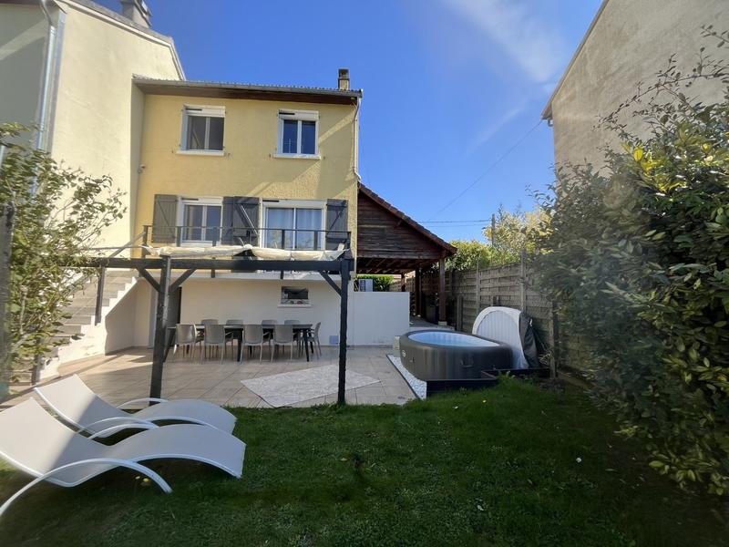 Maison - 96 m² - 5 pièces