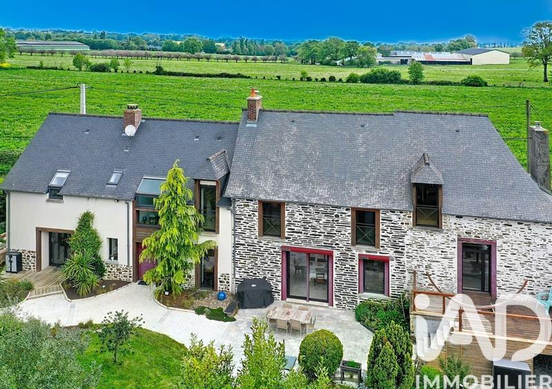 Maison - 237 m² - 8 pièces