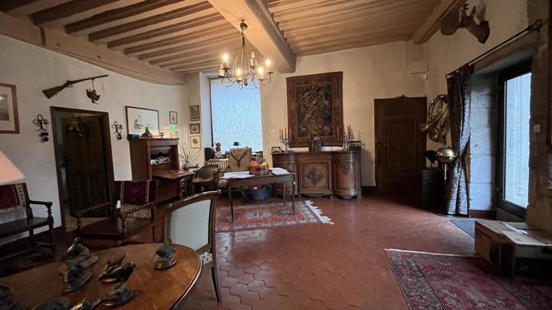 Maison - 240 m² - 8 pièces