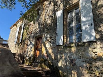 Maison traditionnelle - 77 m² - 2 pièces